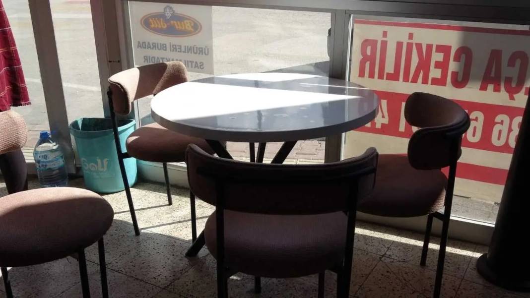 Burdur’da Market Camı Kırarak İçeri Giren Şahıs Saatlerce “Alem Yapmış” 5
